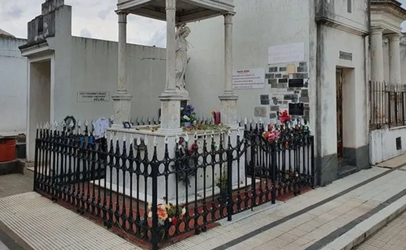 Mausoleo de Pancho Sierra